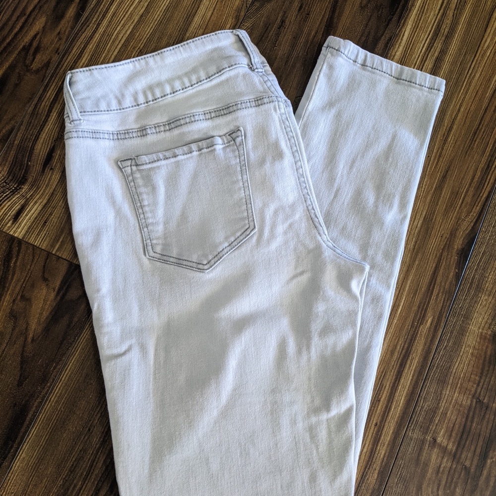 Maurices Gray Skinny Jean